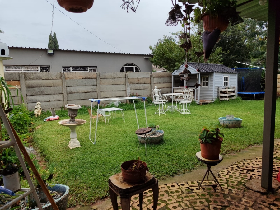 6 Bedroom Property for Sale in Flamwood North West